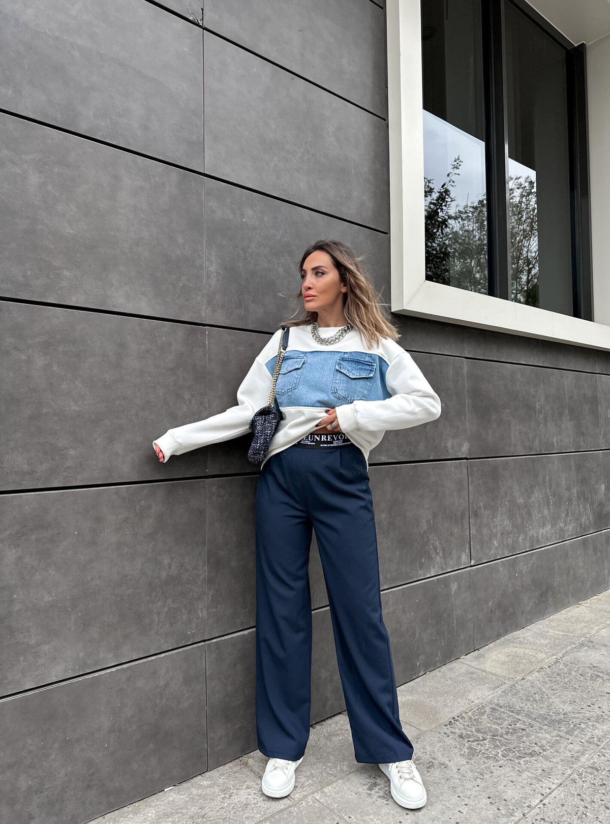 Beyaz Kot Detaylı Sweatshirt