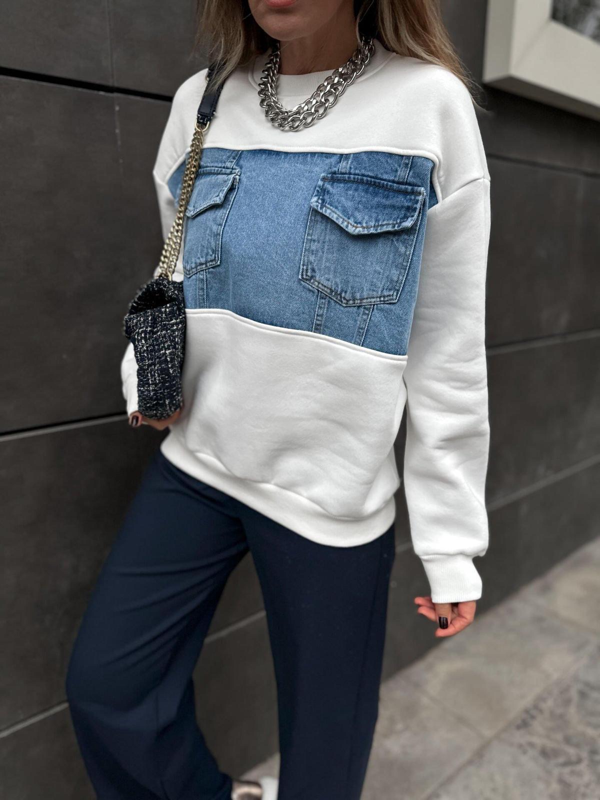 Beyaz Kot Detaylı Sweatshirt