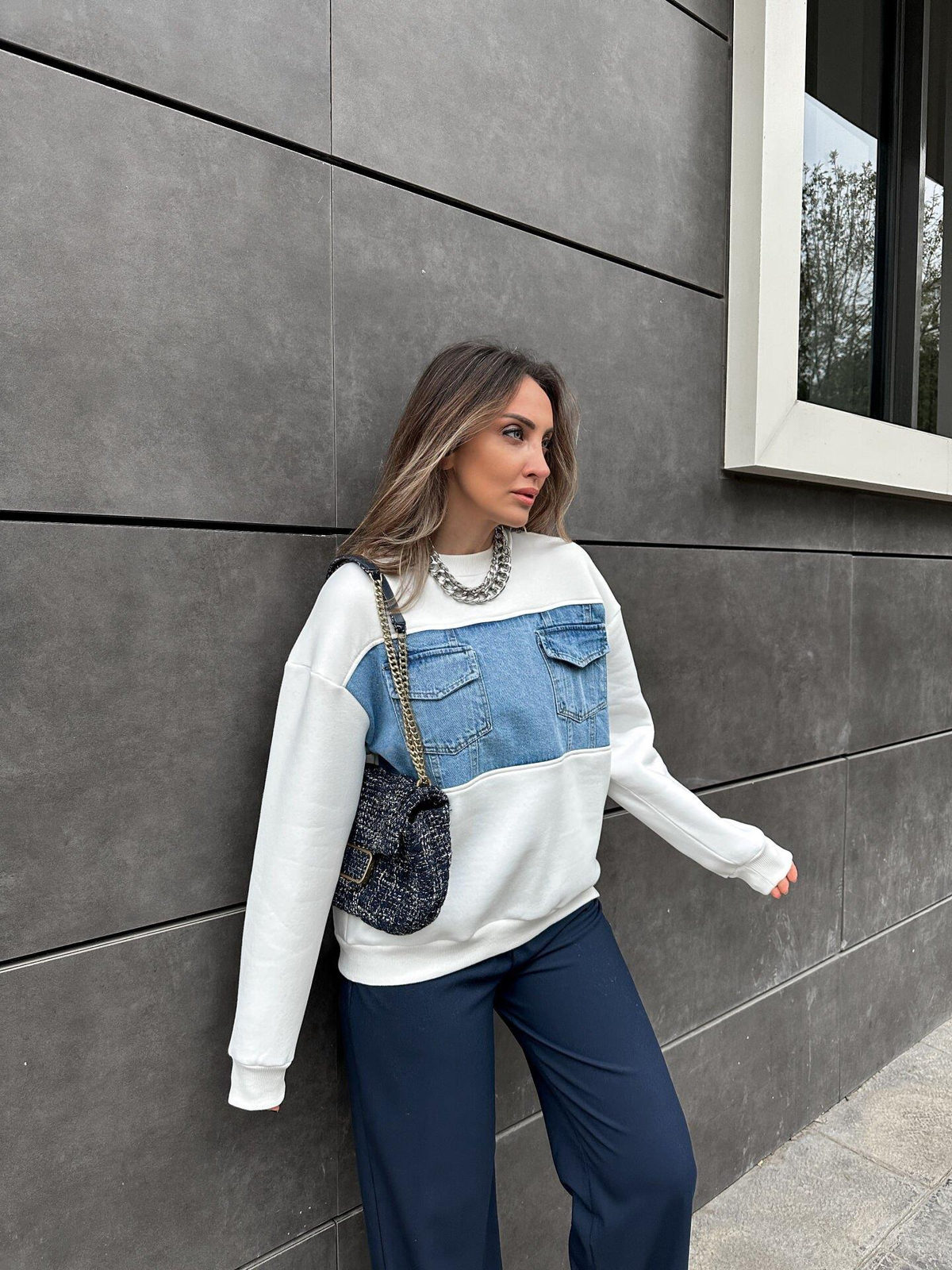 Beyaz Kot Detaylı Sweatshirt