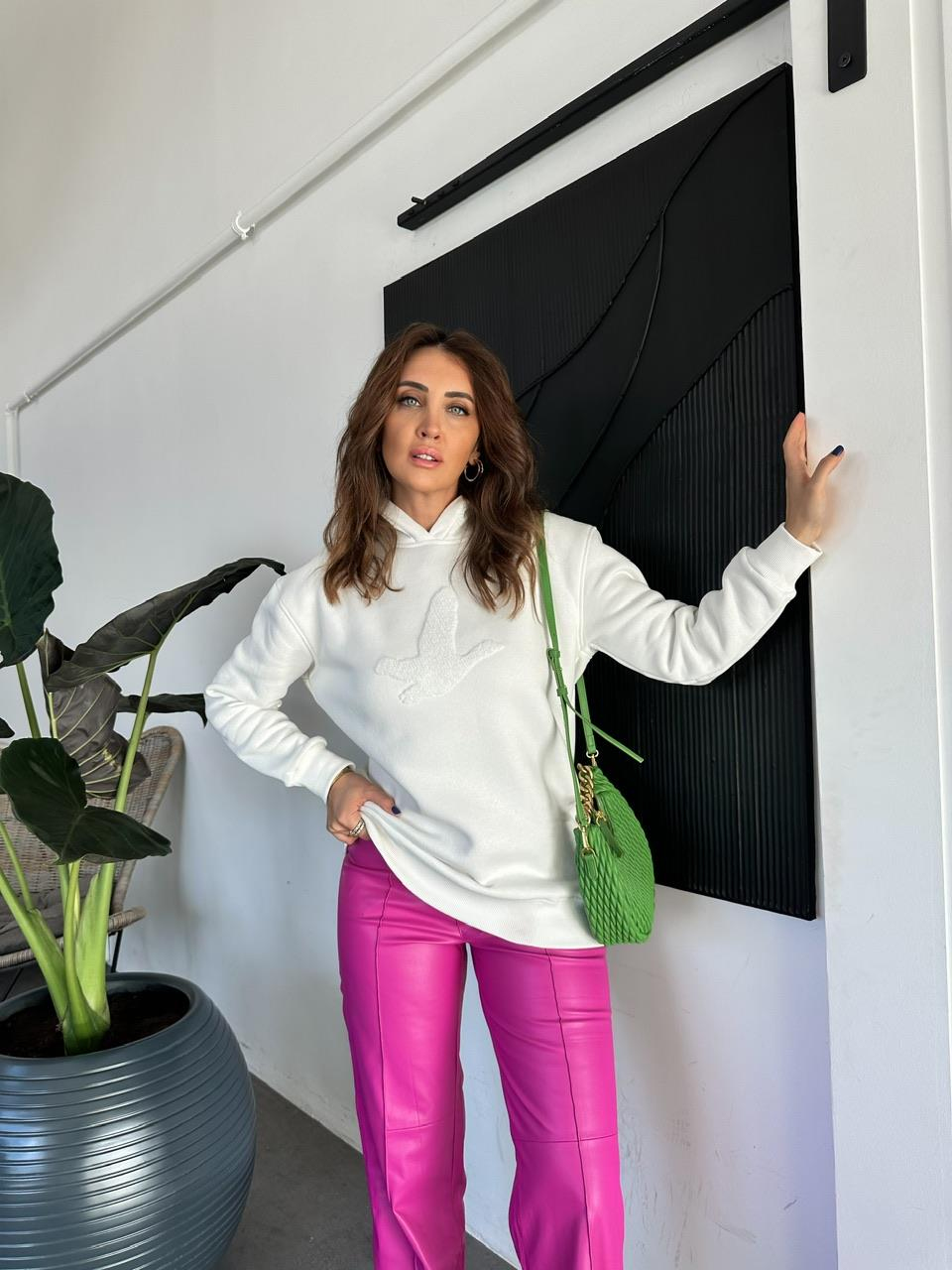 Beyaz Kuş Figürlü Kapşonlu Sweatshirt