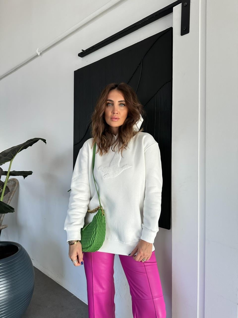 Beyaz Kuş Figürlü Kapşonlu Sweatshirt