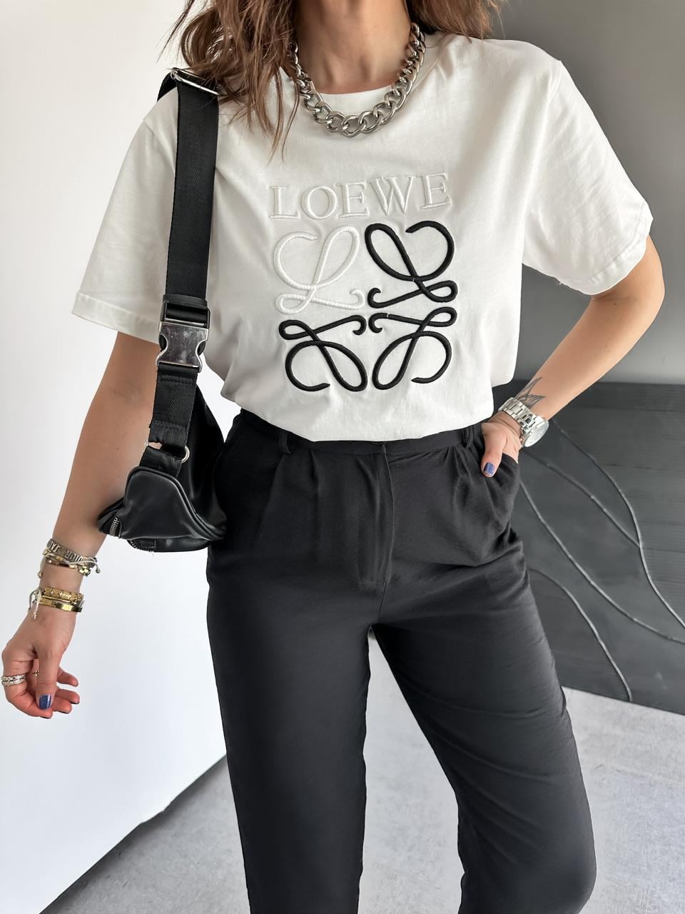 Beyaz Loewe Nakışlı Tshirt