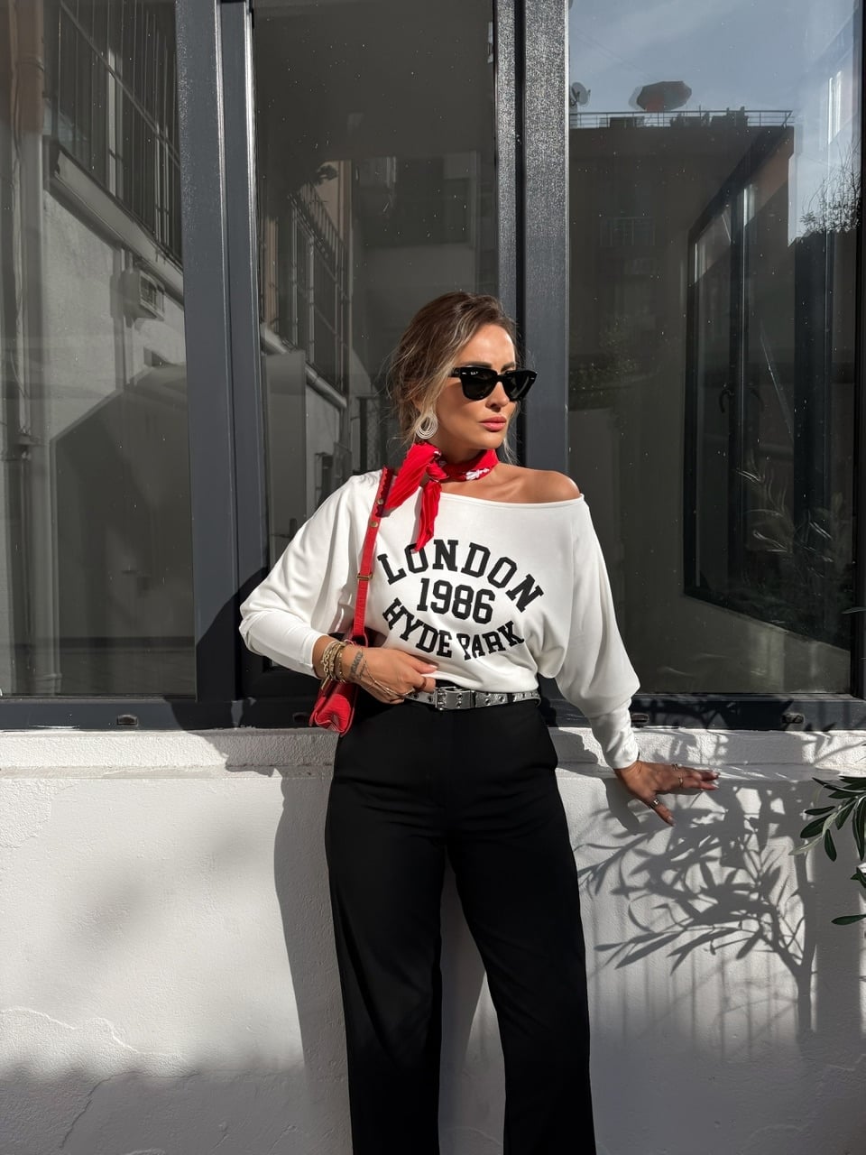 Beyaz London Tek Omuz Tshirt