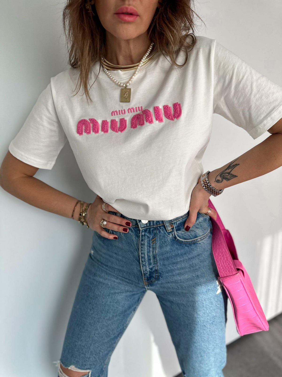 Beyaz Miu Kabartma Yazılı Tshirt