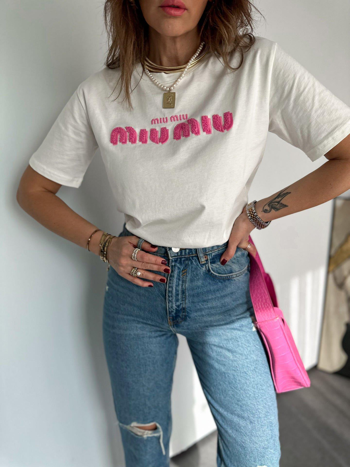 Beyaz Miu Kabartma Yazılı Tshirt