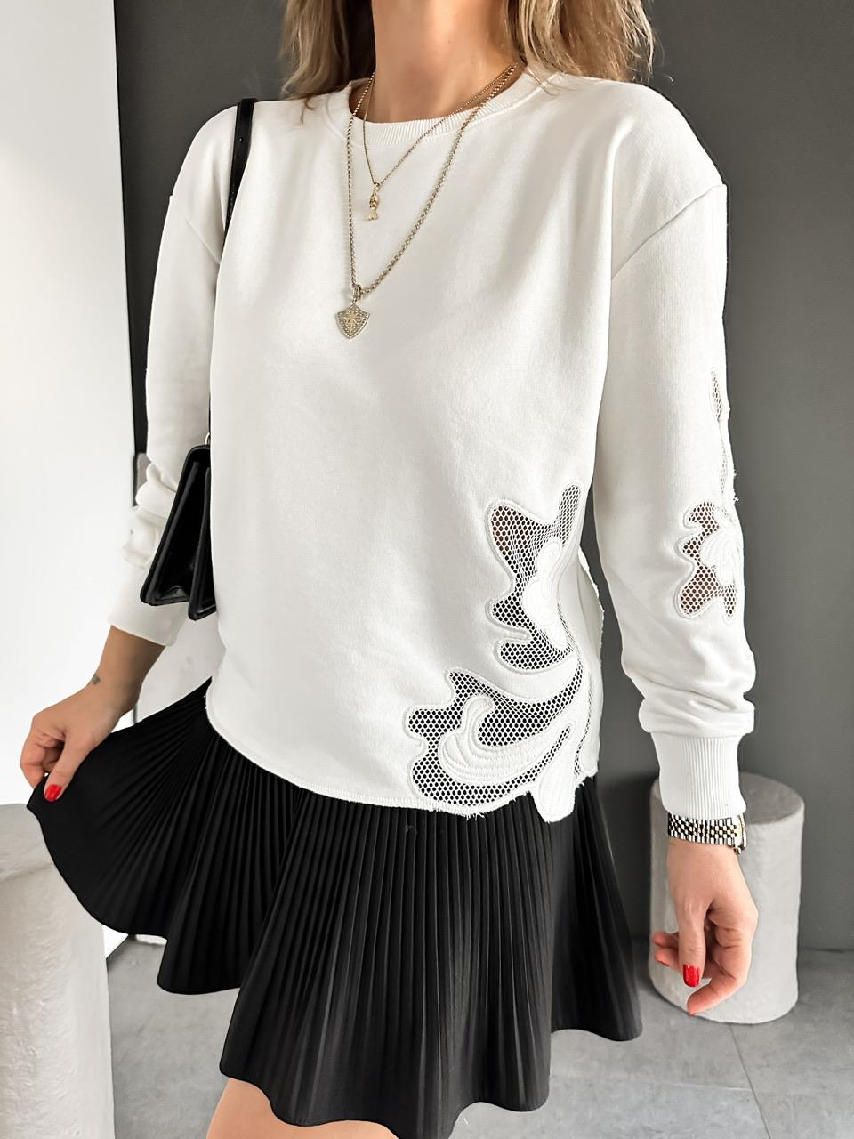 Beyaz Nakışlı Marka Model Sweatshirt