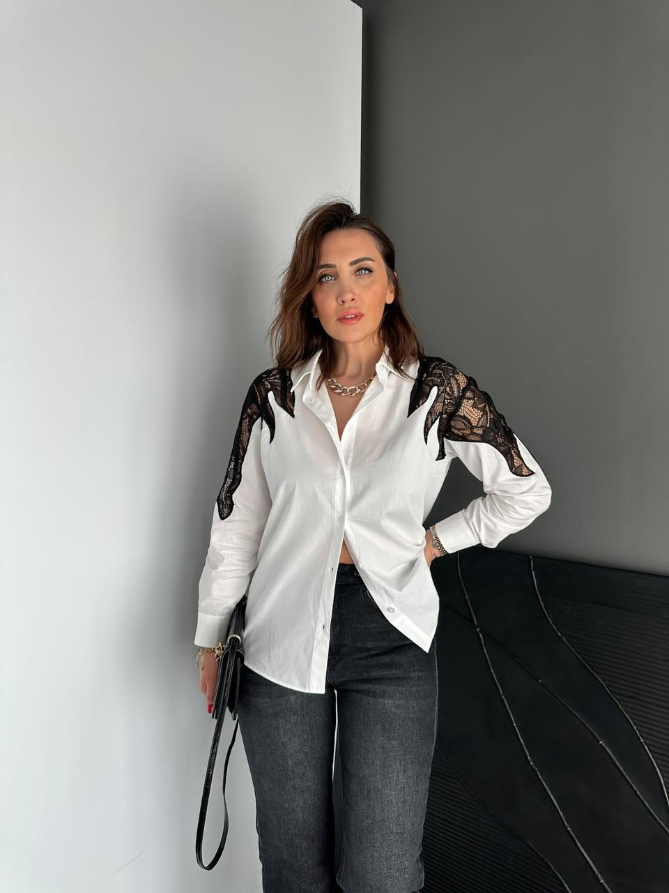 Beyaz Omuz Ve Sırtı Dantelli Gömlek