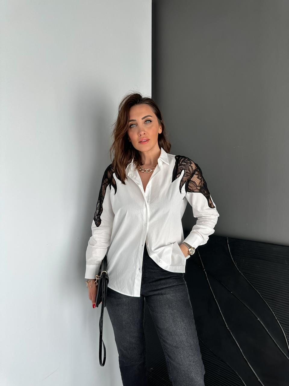 Beyaz Omuz Ve Sırtı Dantelli Gömlek