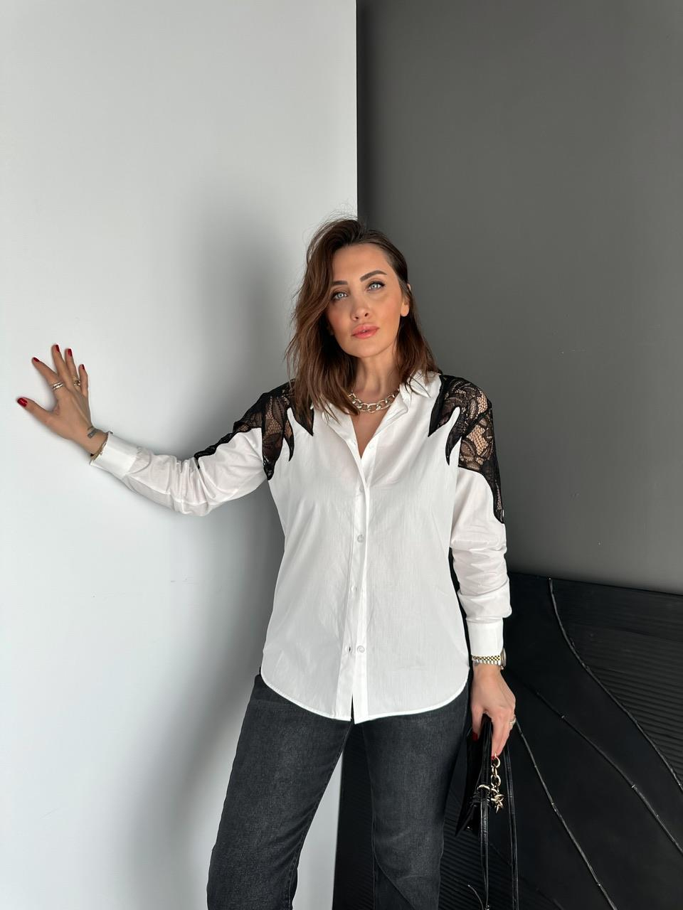 Beyaz Omuz Ve Sırtı Dantelli Gömlek