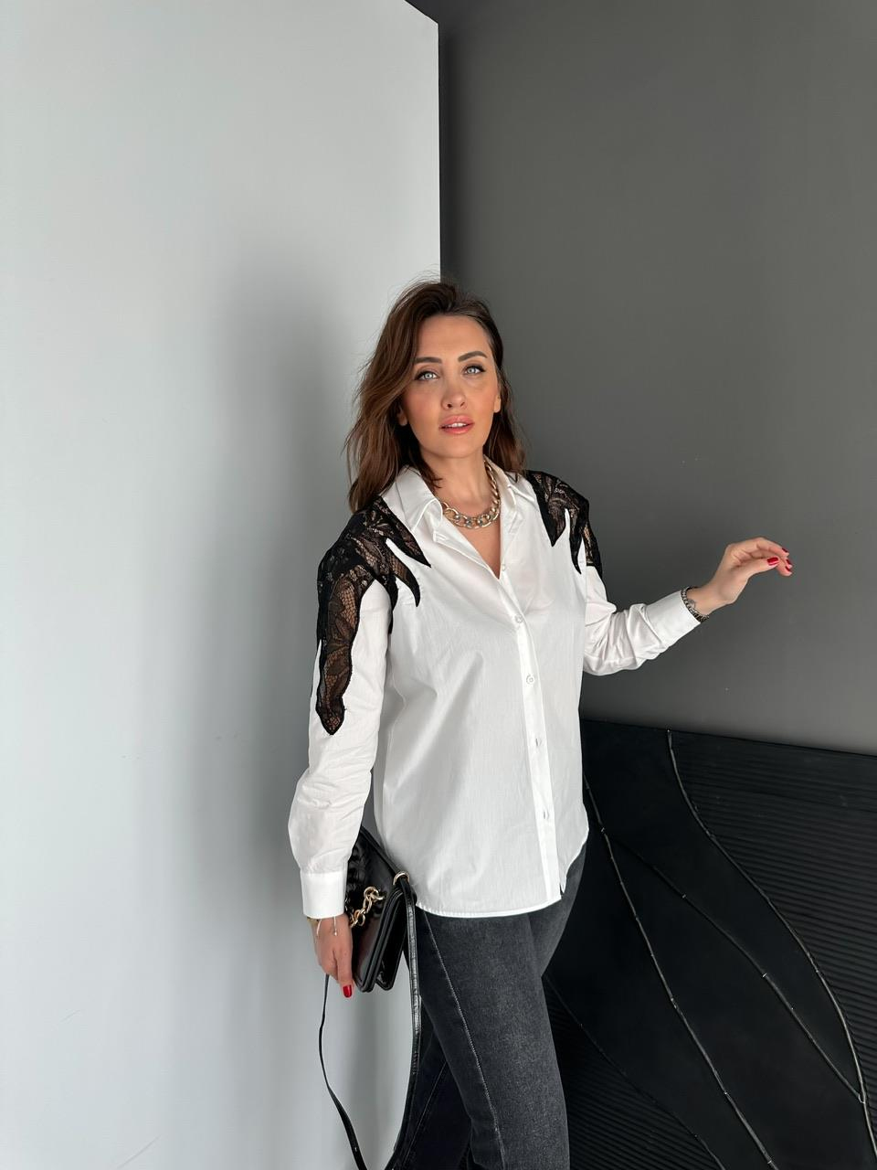 Beyaz Omuz Ve Sırtı Dantelli Gömlek