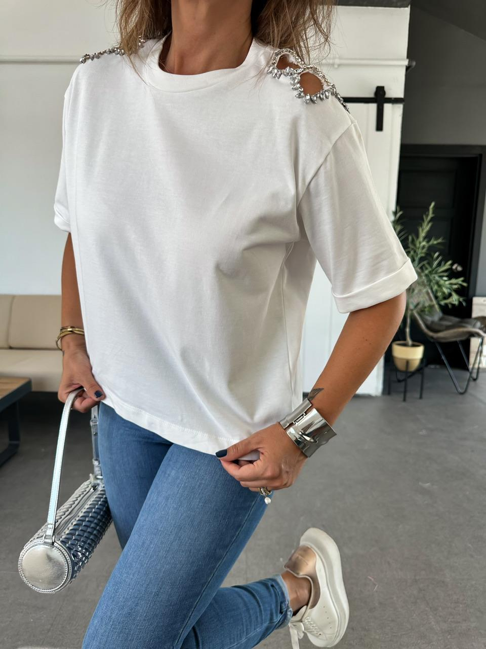 Beyaz Omuzları Taş İşlemeli Tshirt