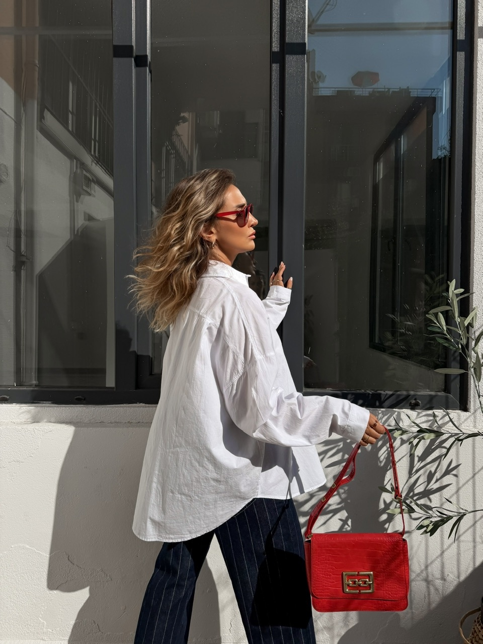 Beyaz Oversize Tek Cepli Gömlek