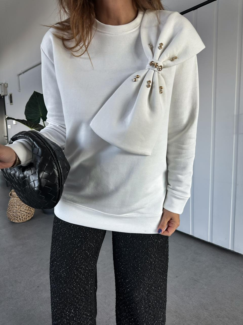 Beyaz Papyon Aksesuarlı Sweatshirt