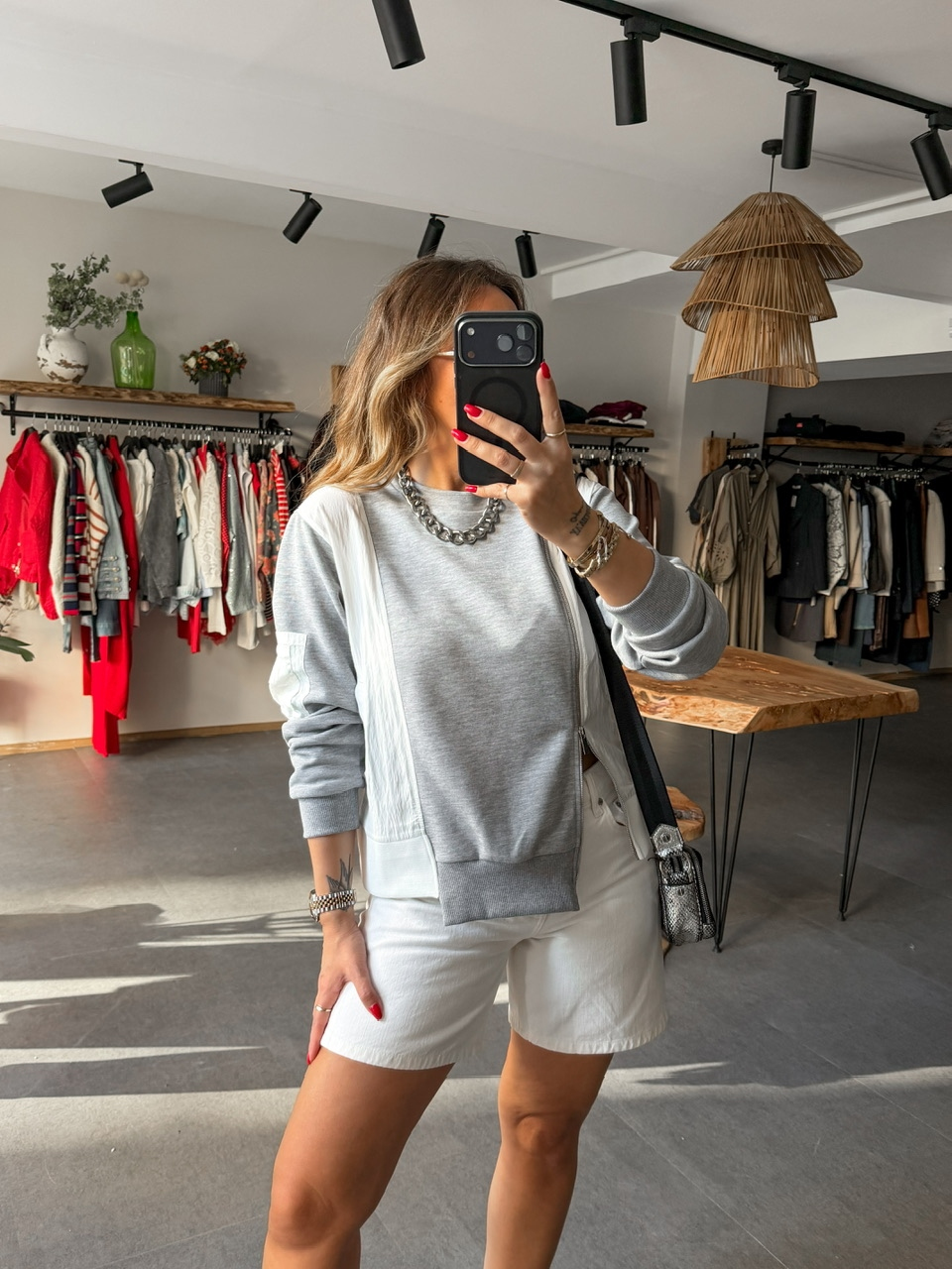 Beyaz Paraşüt Garnili Sweatshirt