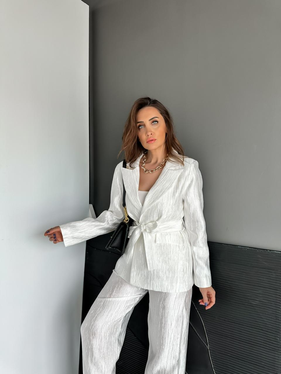 Beyaz Parlak Dokulu Kuşaklı Premium Takım