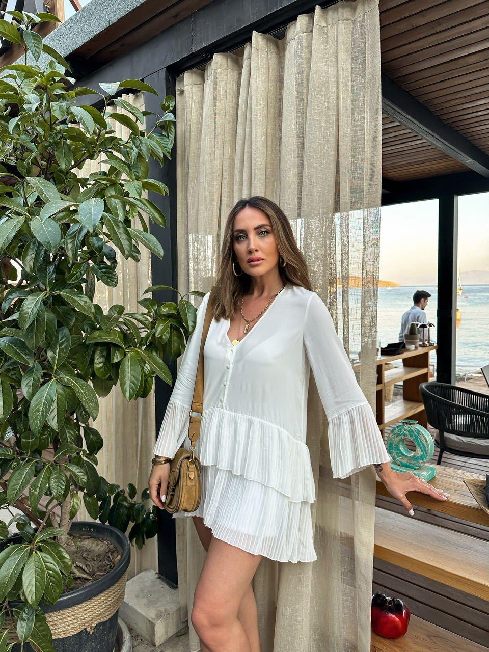 Beyaz Pili Detaylı Şifon Bluz