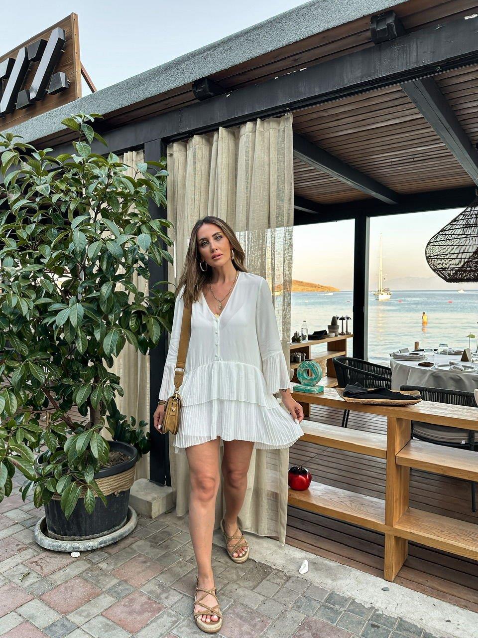Beyaz Pili Detaylı Şifon Bluz