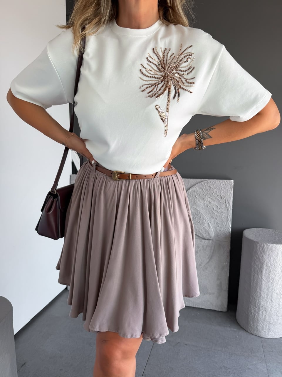 Beyaz Pul Çiçekli Marka Model Tshirt
