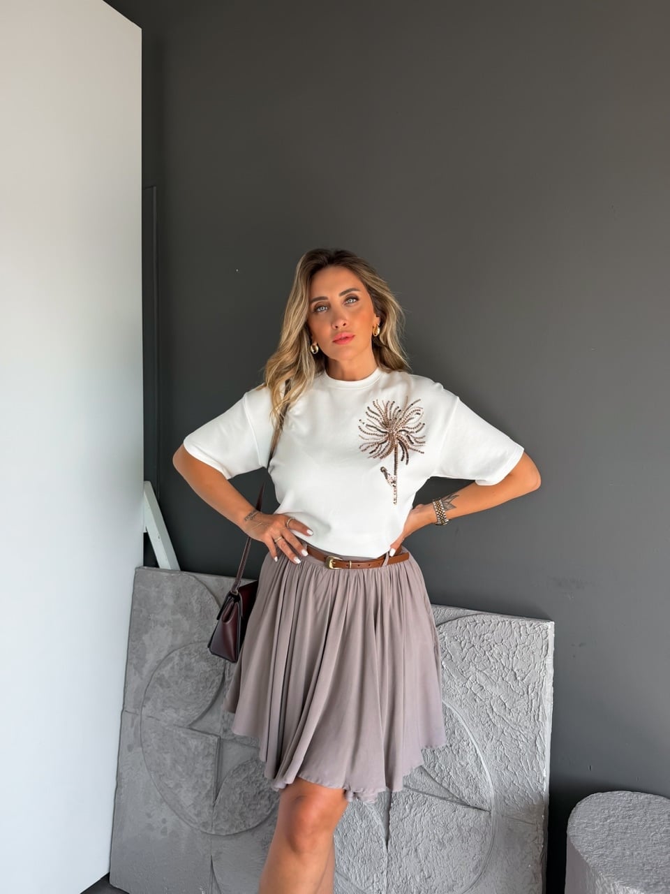 Beyaz Pul Çiçekli Marka Model Tshirt