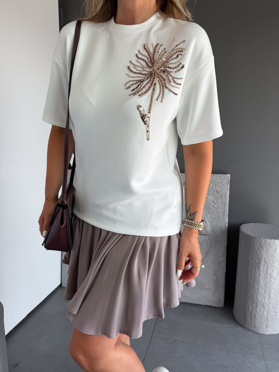 Beyaz Pul Çiçekli Marka Model Tshirt