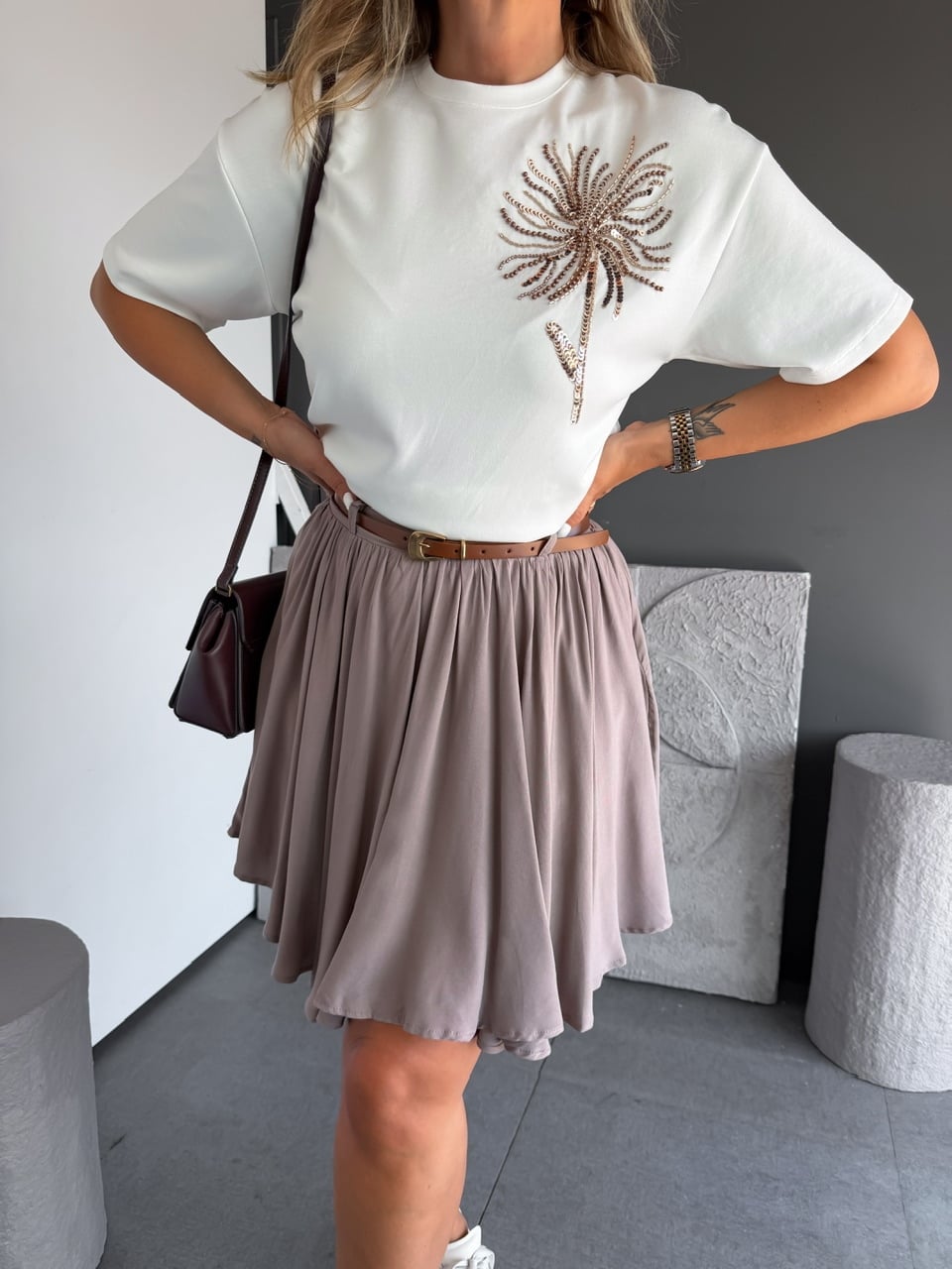 Beyaz Pul Çiçekli Marka Model Tshirt