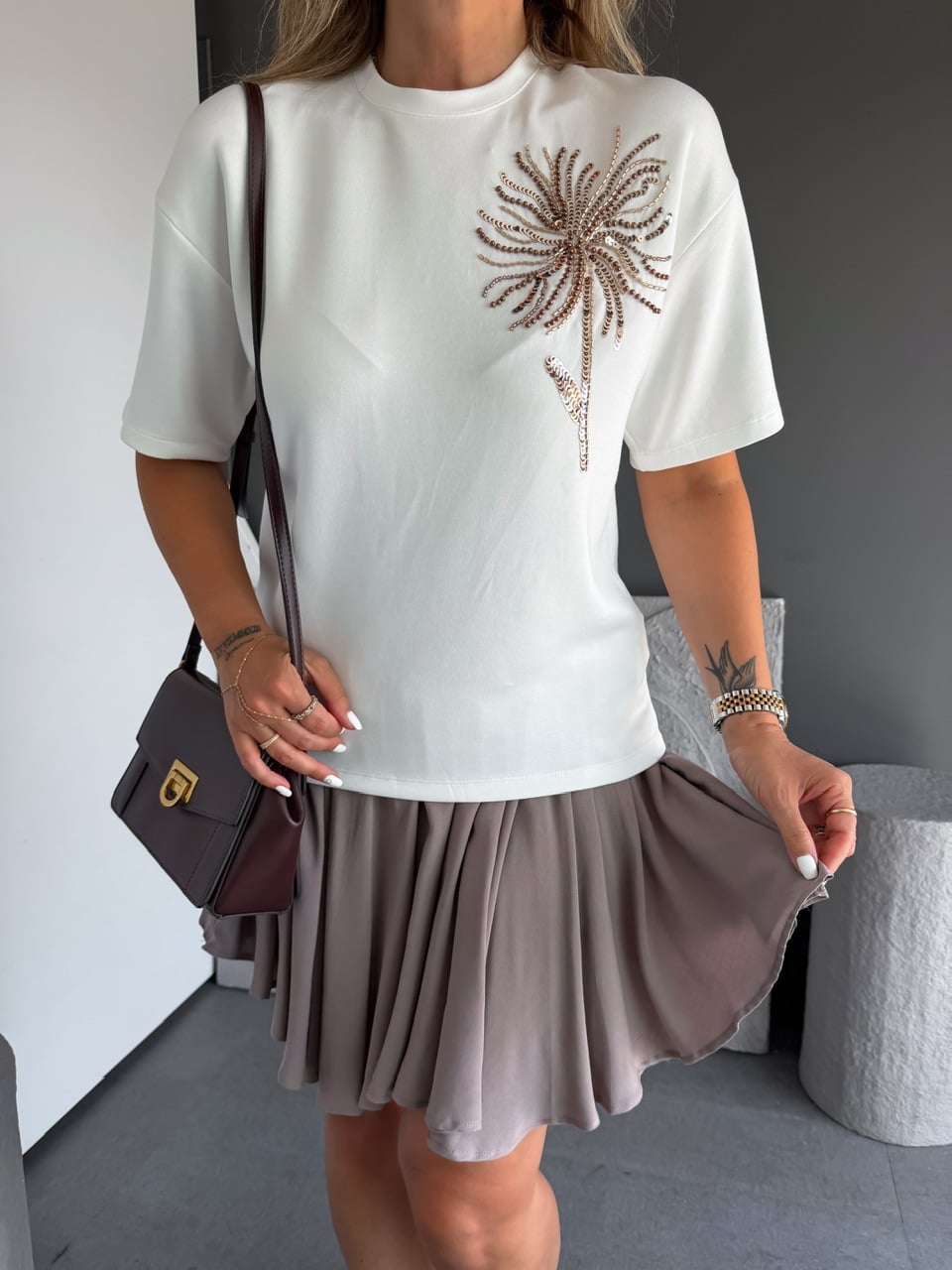 Beyaz Pul Çiçekli Marka Model Tshirt