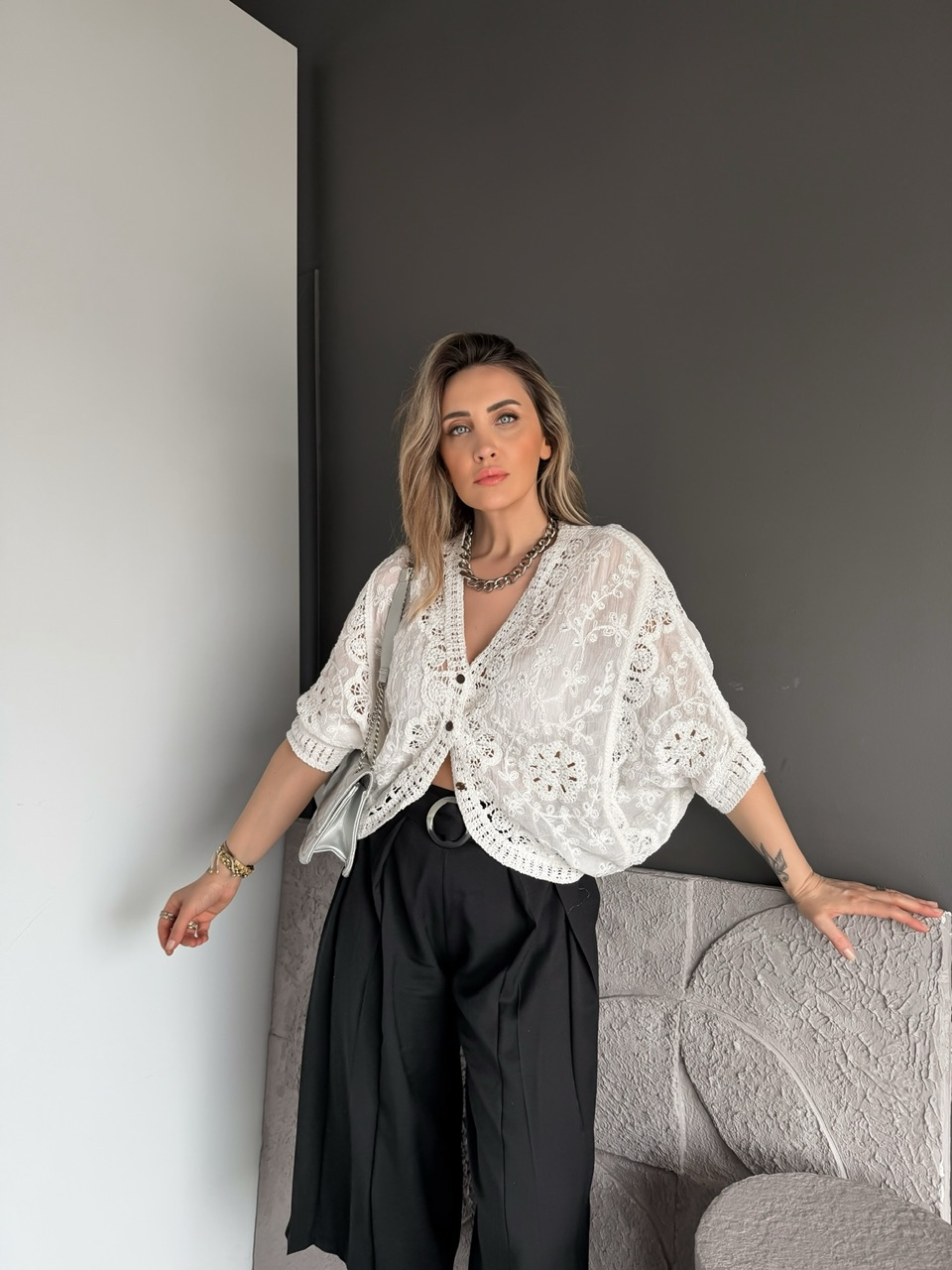 Beyaz Pullu Dantelli Bohem Bluz