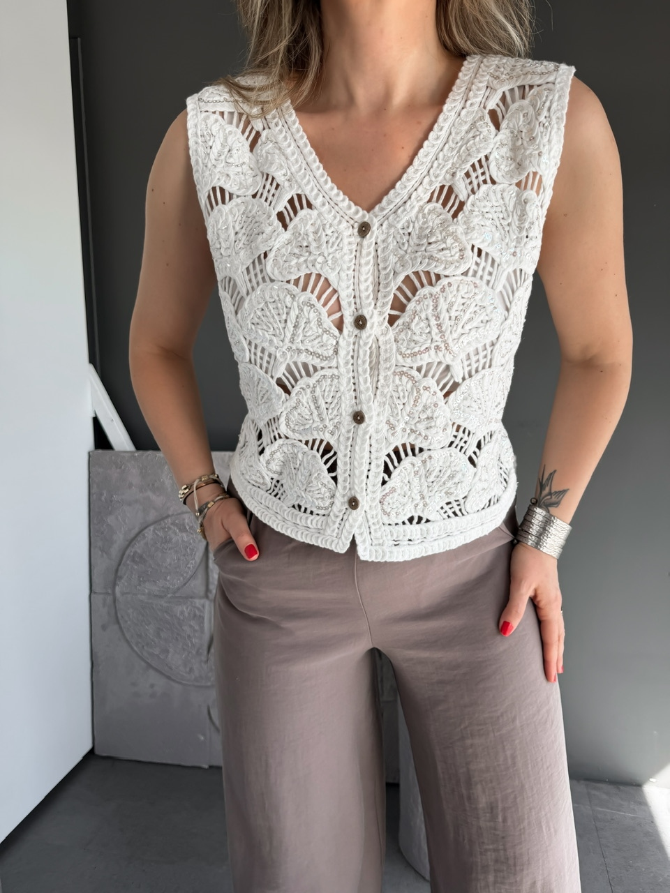 Beyaz Pullu Yaprak Desen Merserize Yelek