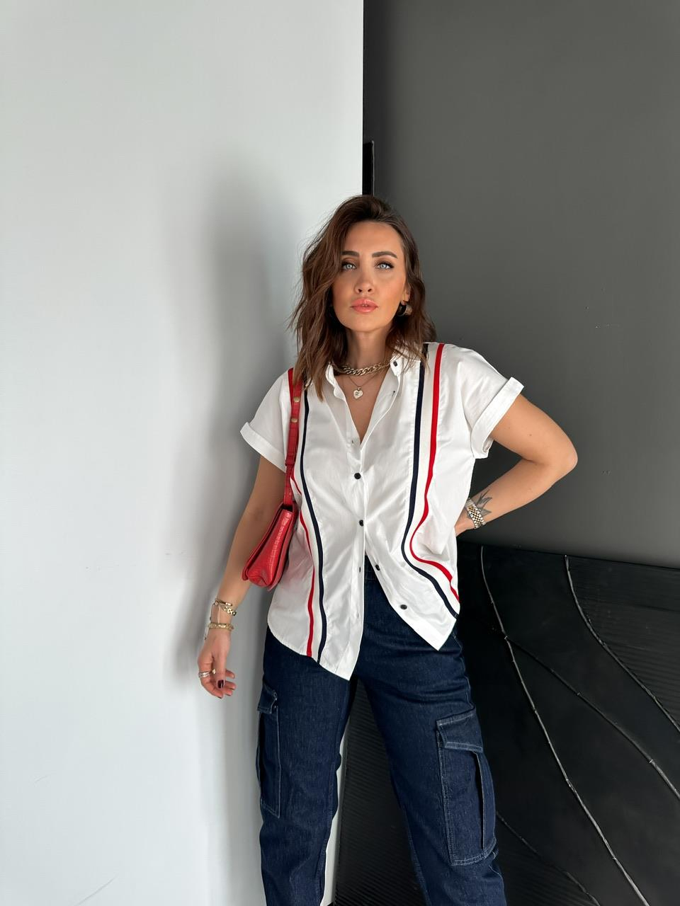 Beyaz Şeritli Düşük Omuzlu Gömlek