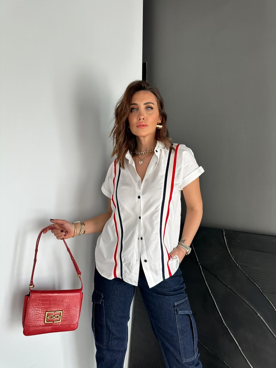 Beyaz Şeritli Düşük Omuzlu Gömlek