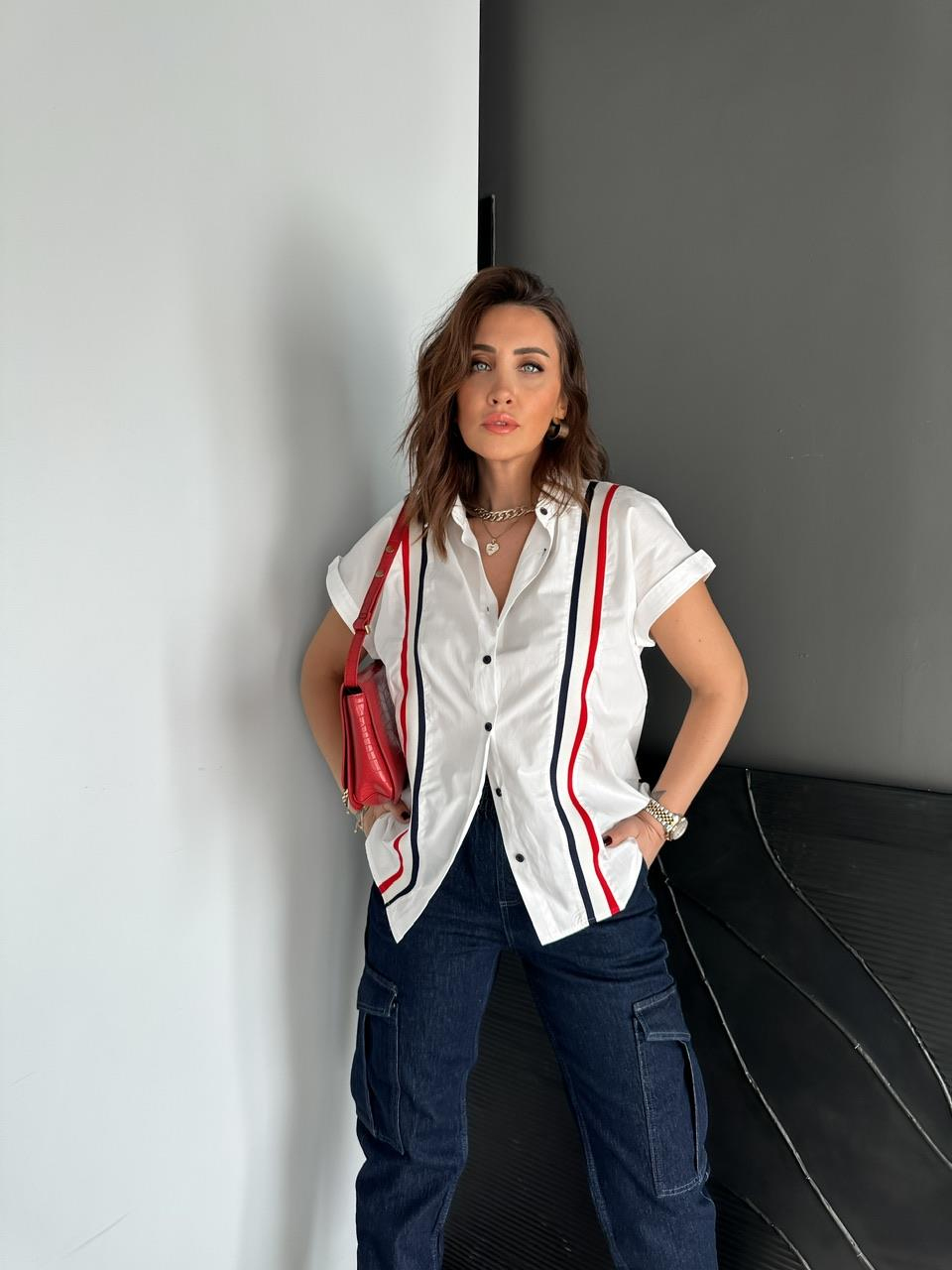 Beyaz Şeritli Düşük Omuzlu Gömlek