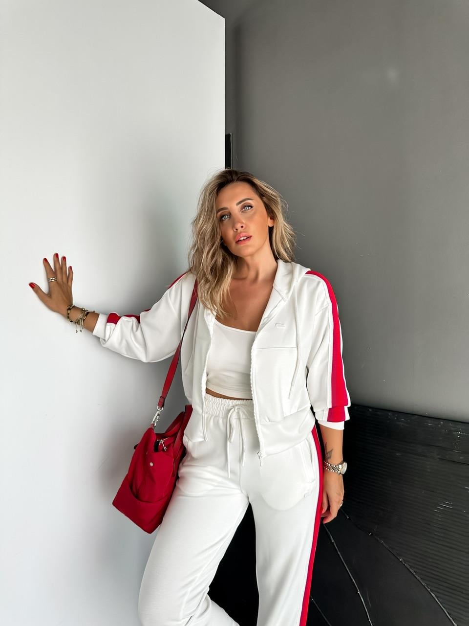 Beyaz Şeritli Marka Model Takım