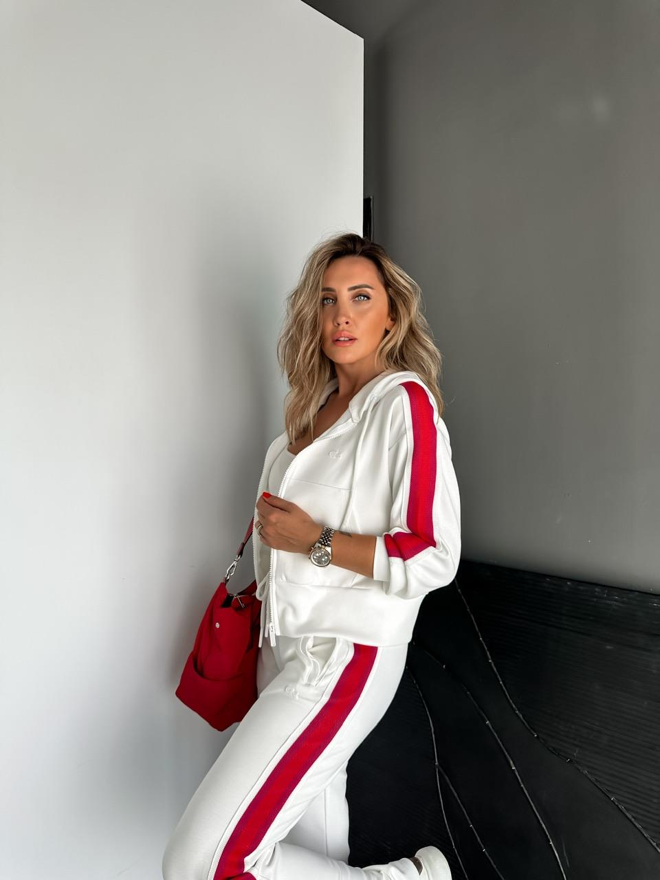 Beyaz Şeritli Marka Model Takım