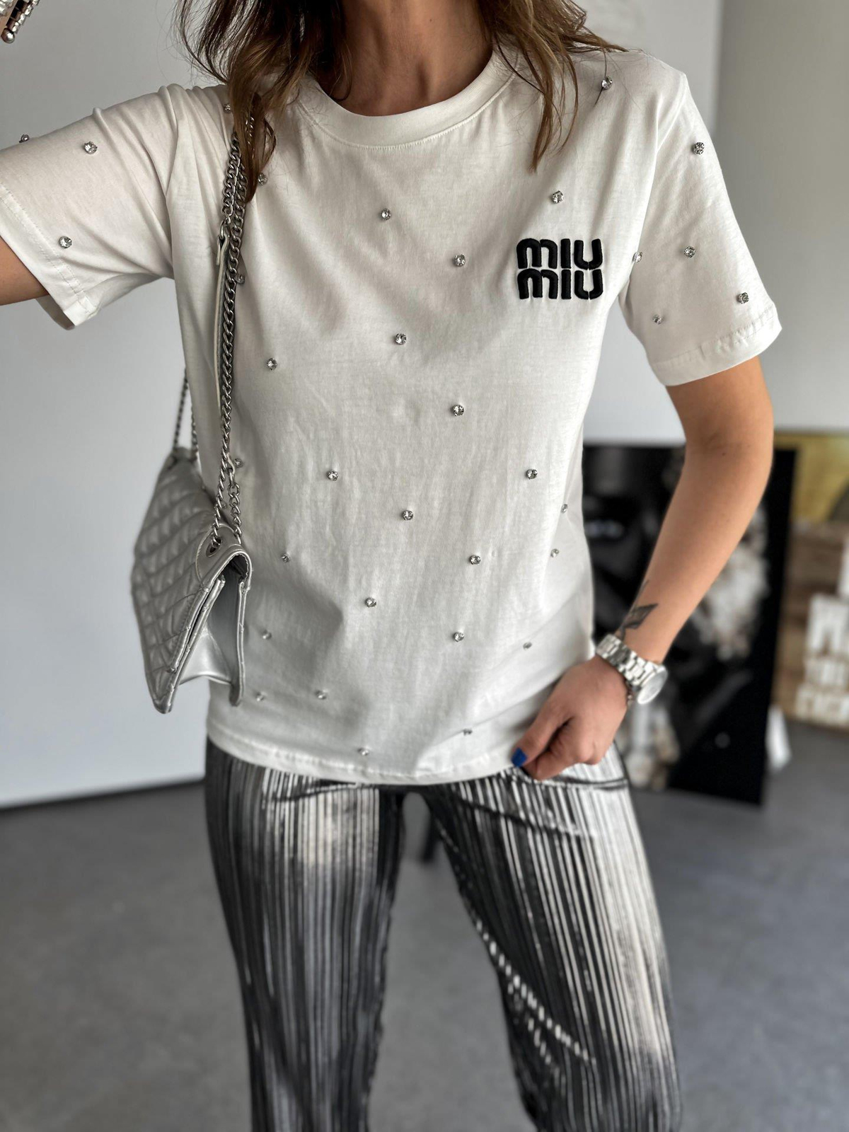 Beyaz Serpme Taşlı Miu Tshirt