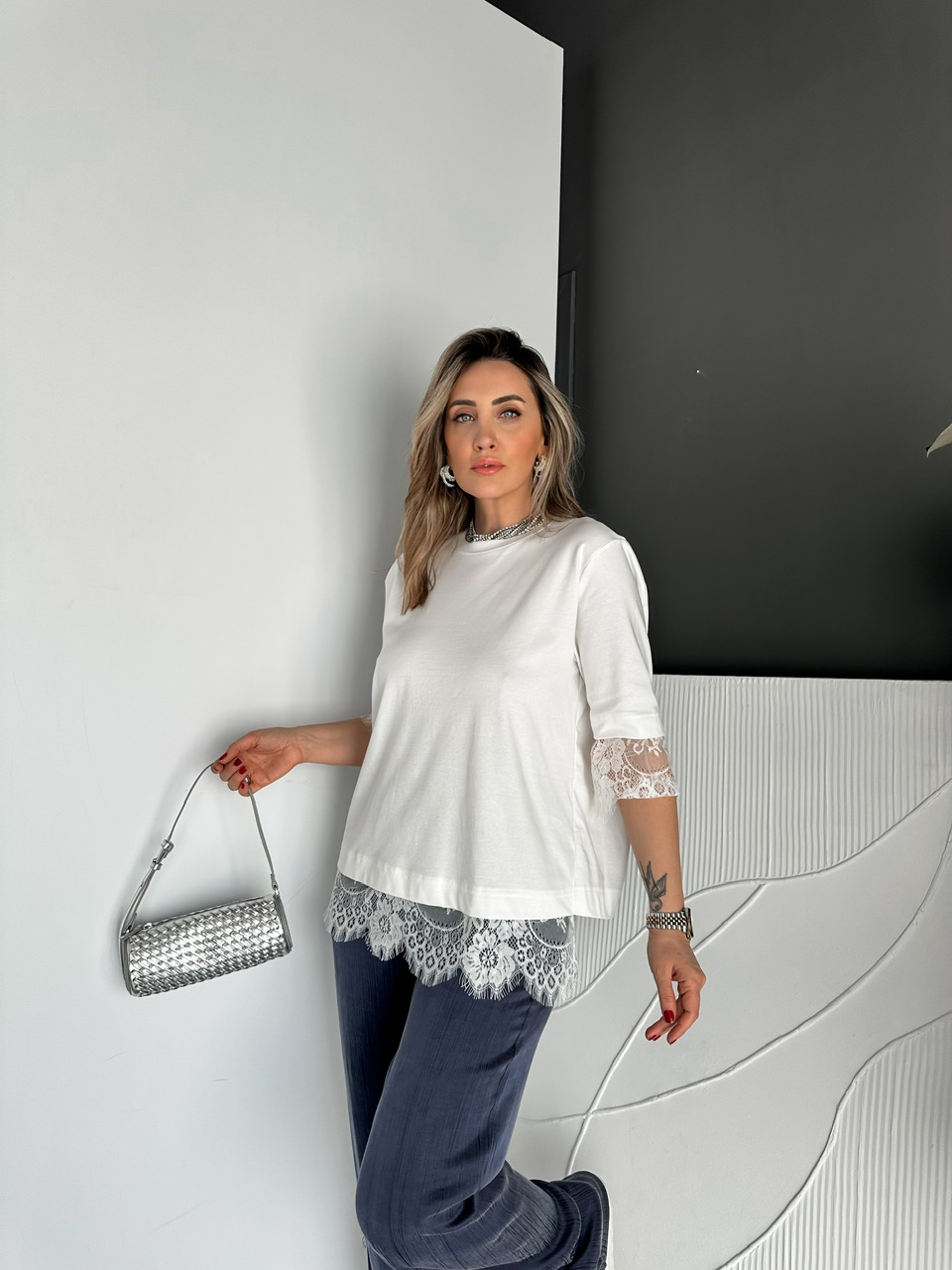 Beyaz Sırtı Kolu Dantelli Tshirt
