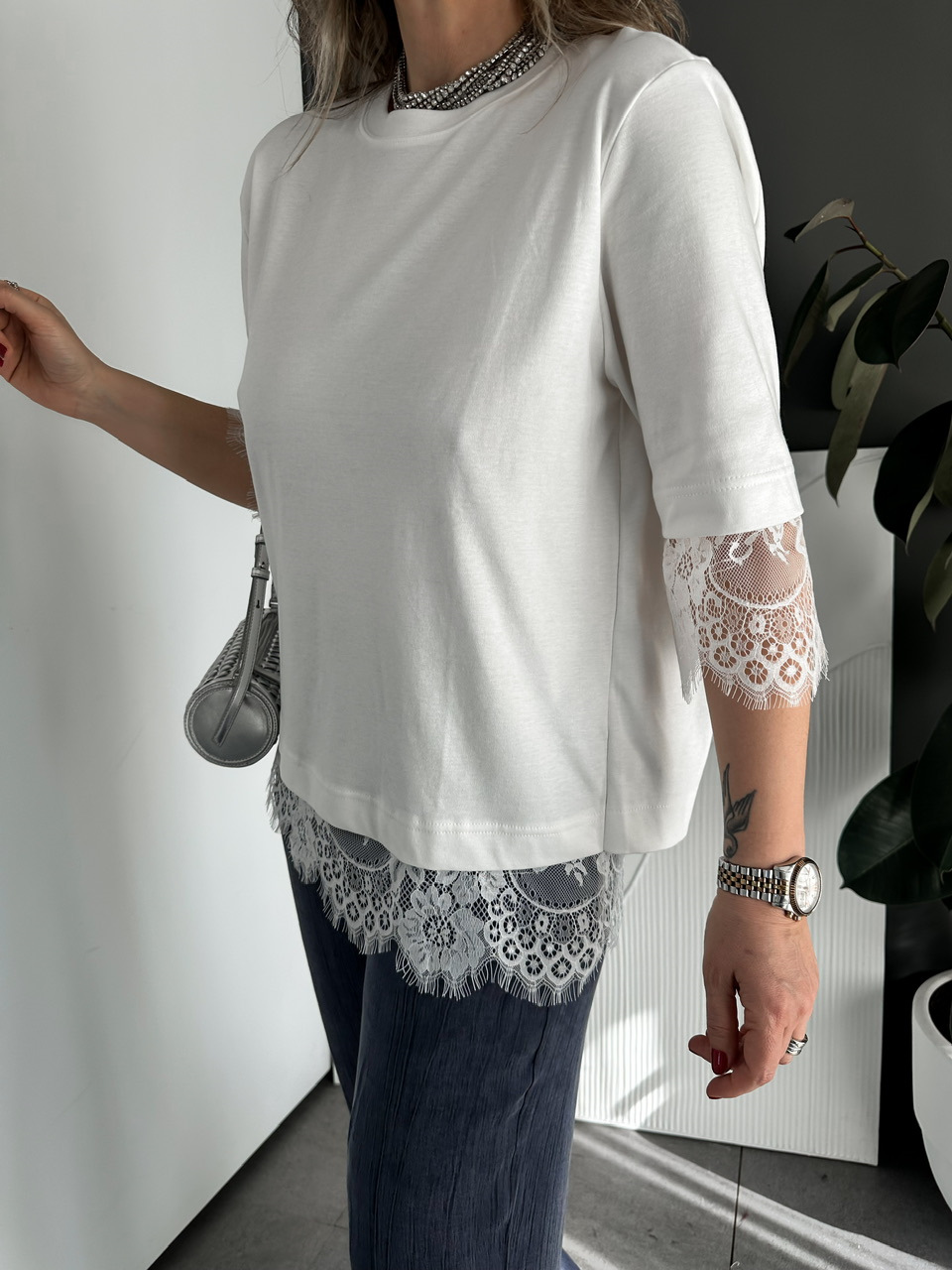 Beyaz Sırtı Kolu Dantelli Tshirt