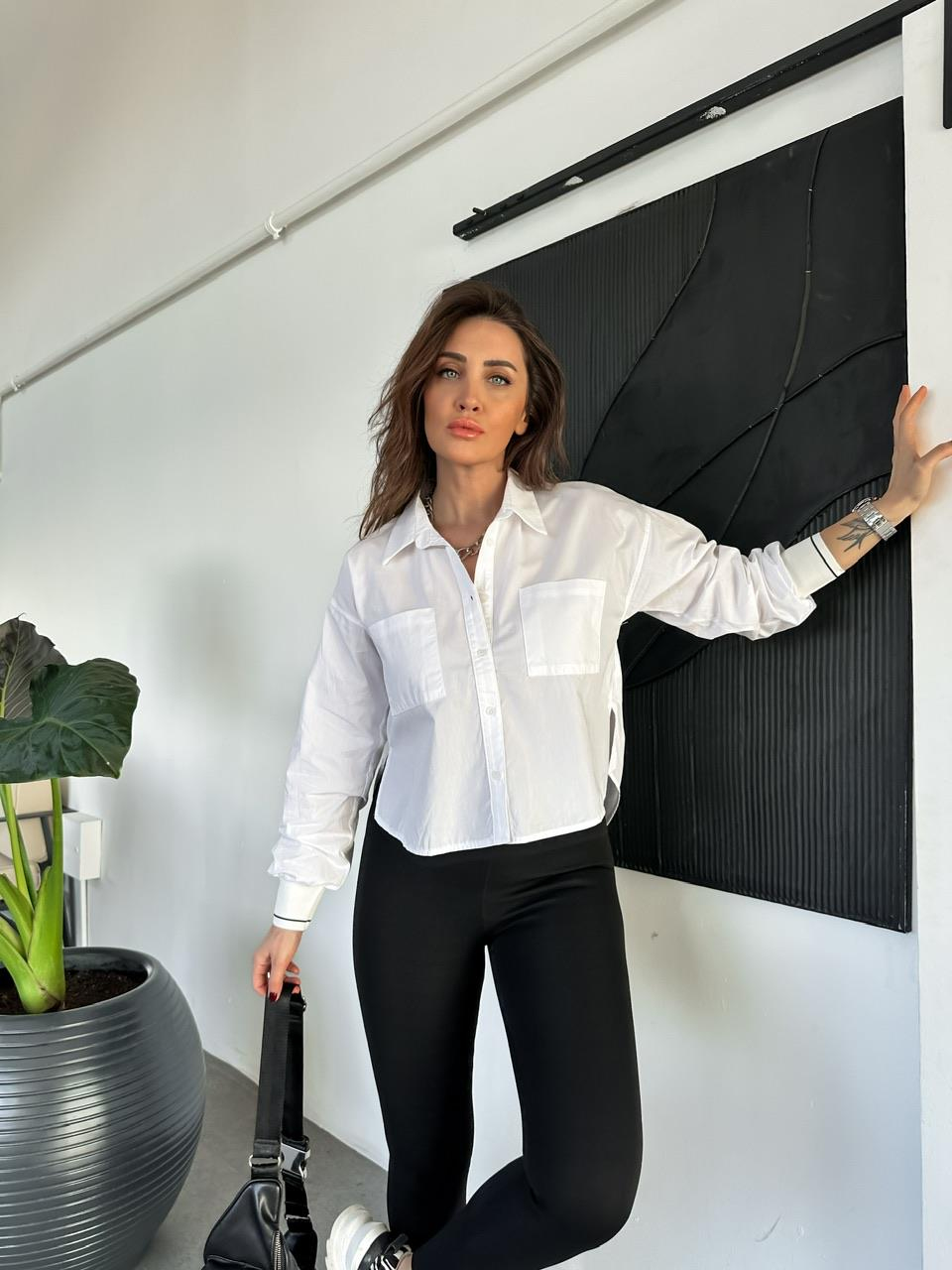 Beyaz Sırtı Yazılı Crop Gömlek