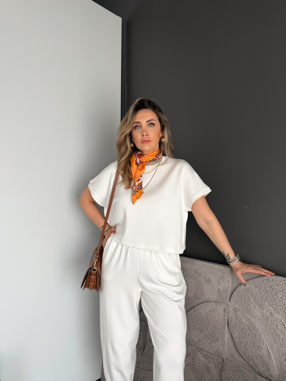 Beyaz T Kol Likralı Modal Takım