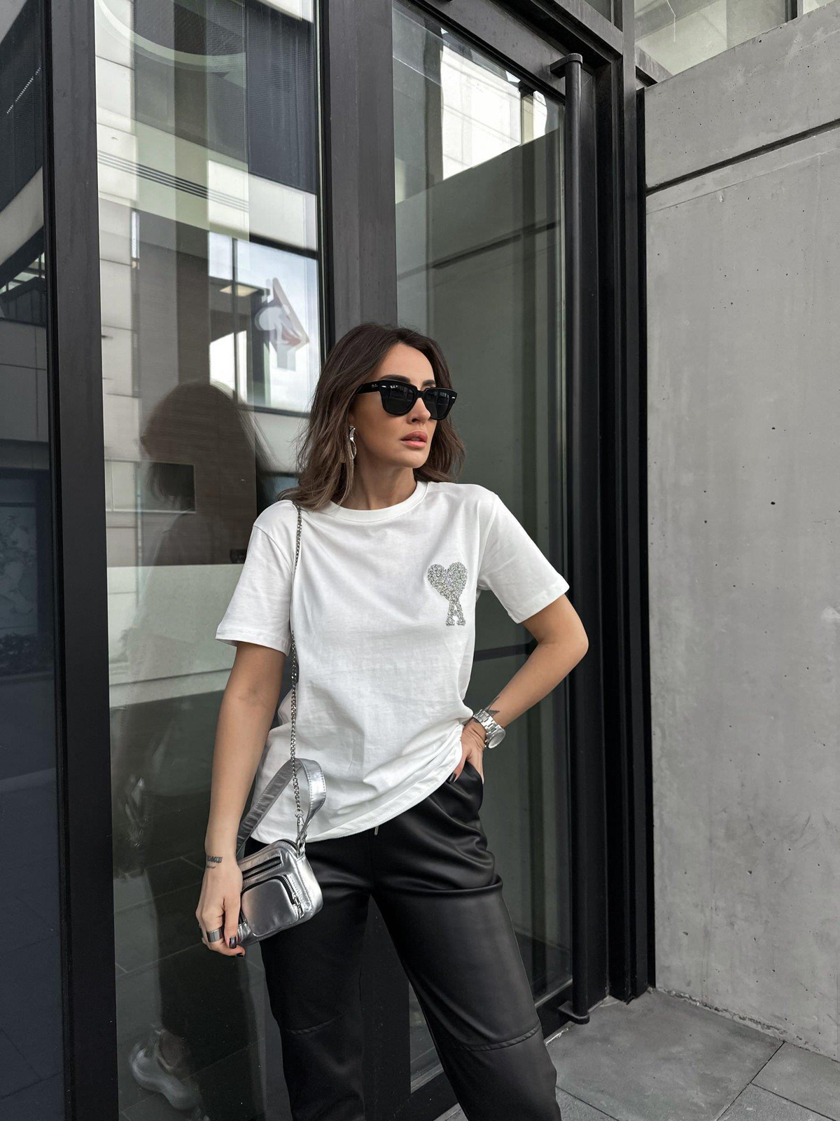 Beyaz Taşlı Kalpli  Tshirt