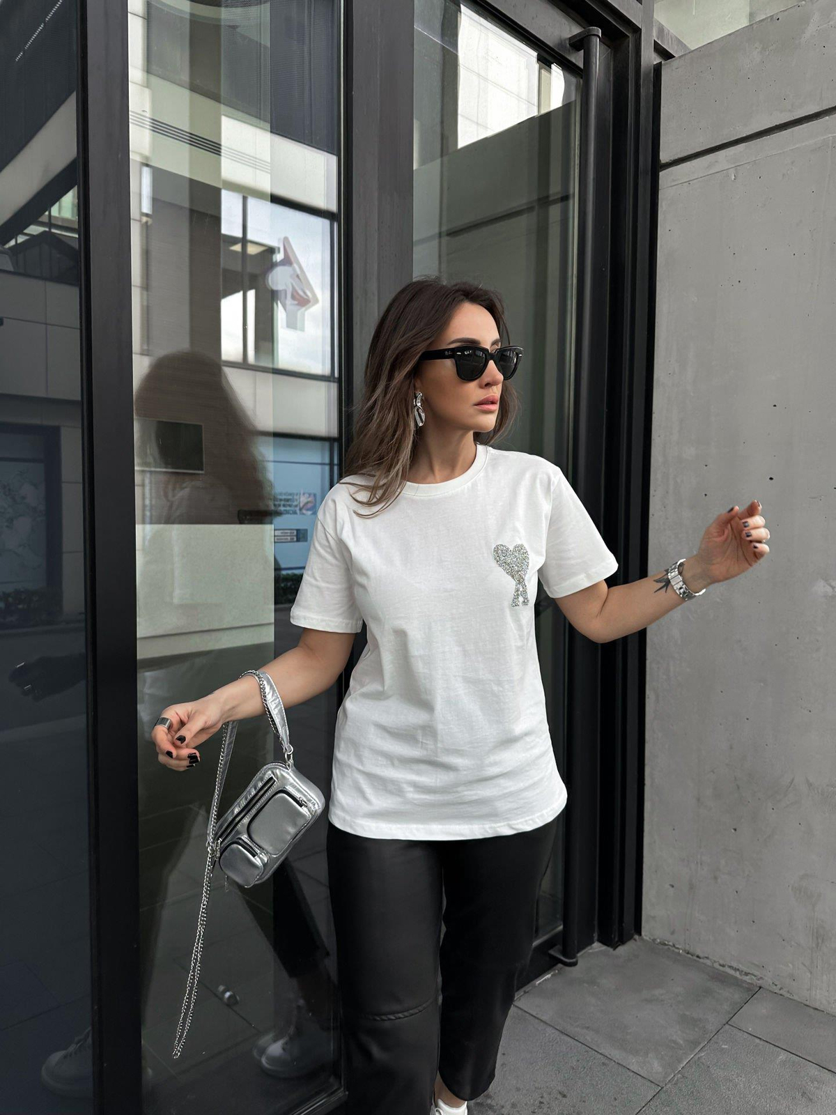 Beyaz Taşlı Kalpli  Tshirt