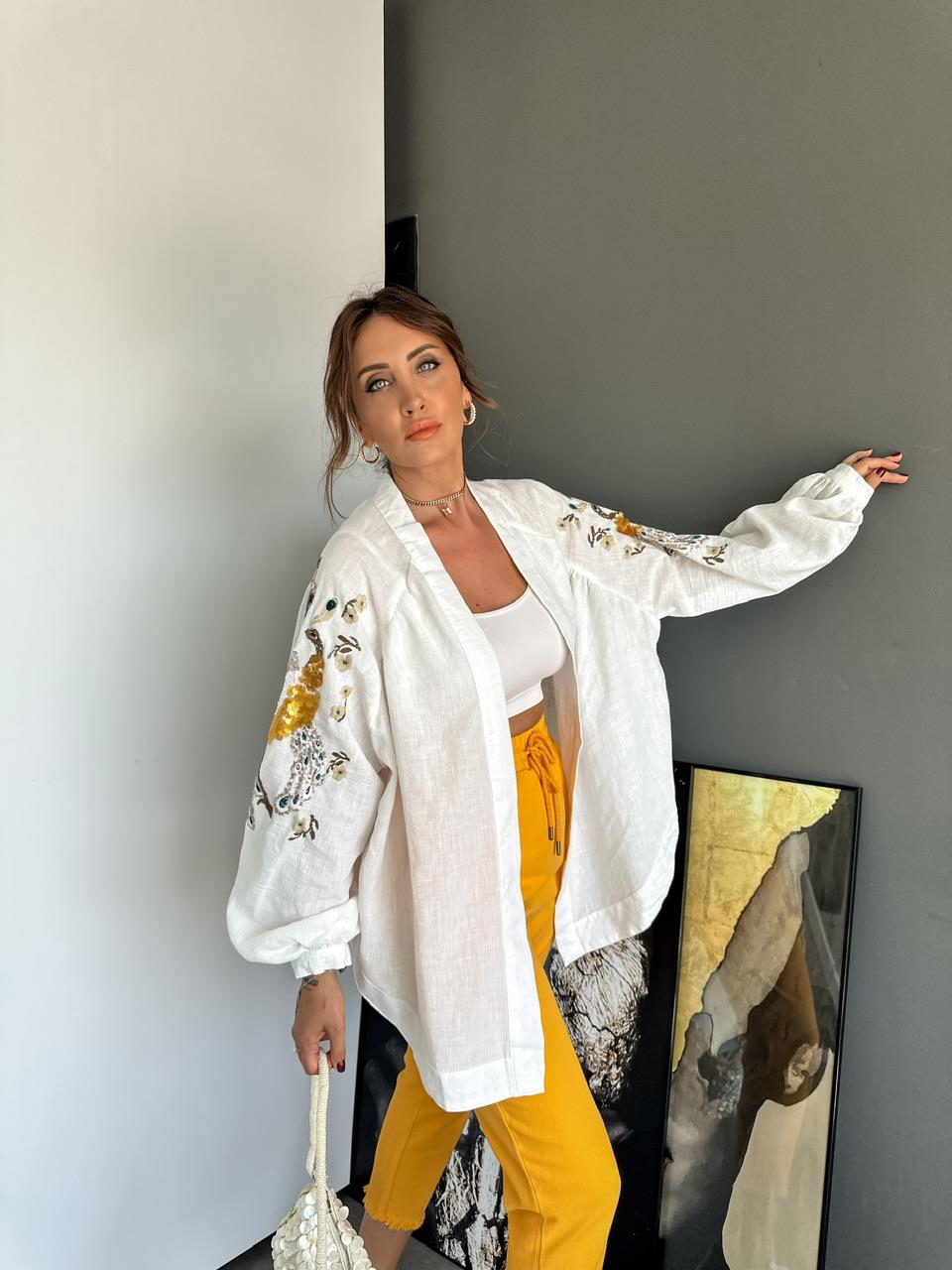 Beyaz  Tavus Kuşu İşlemeli Keten Kimono
