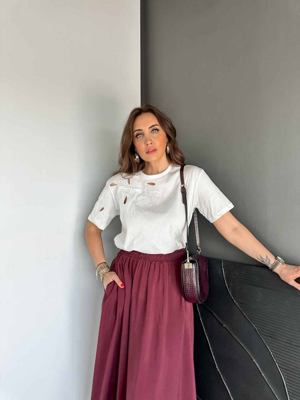 Beyaz Tek Omzu Nakışlı Tshirt