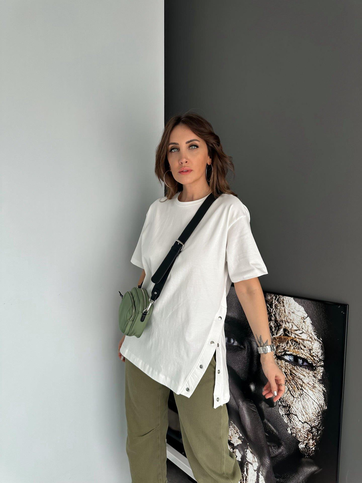 Beyaz Tek Yanı Çıtçıtlı Cotton Tshirt