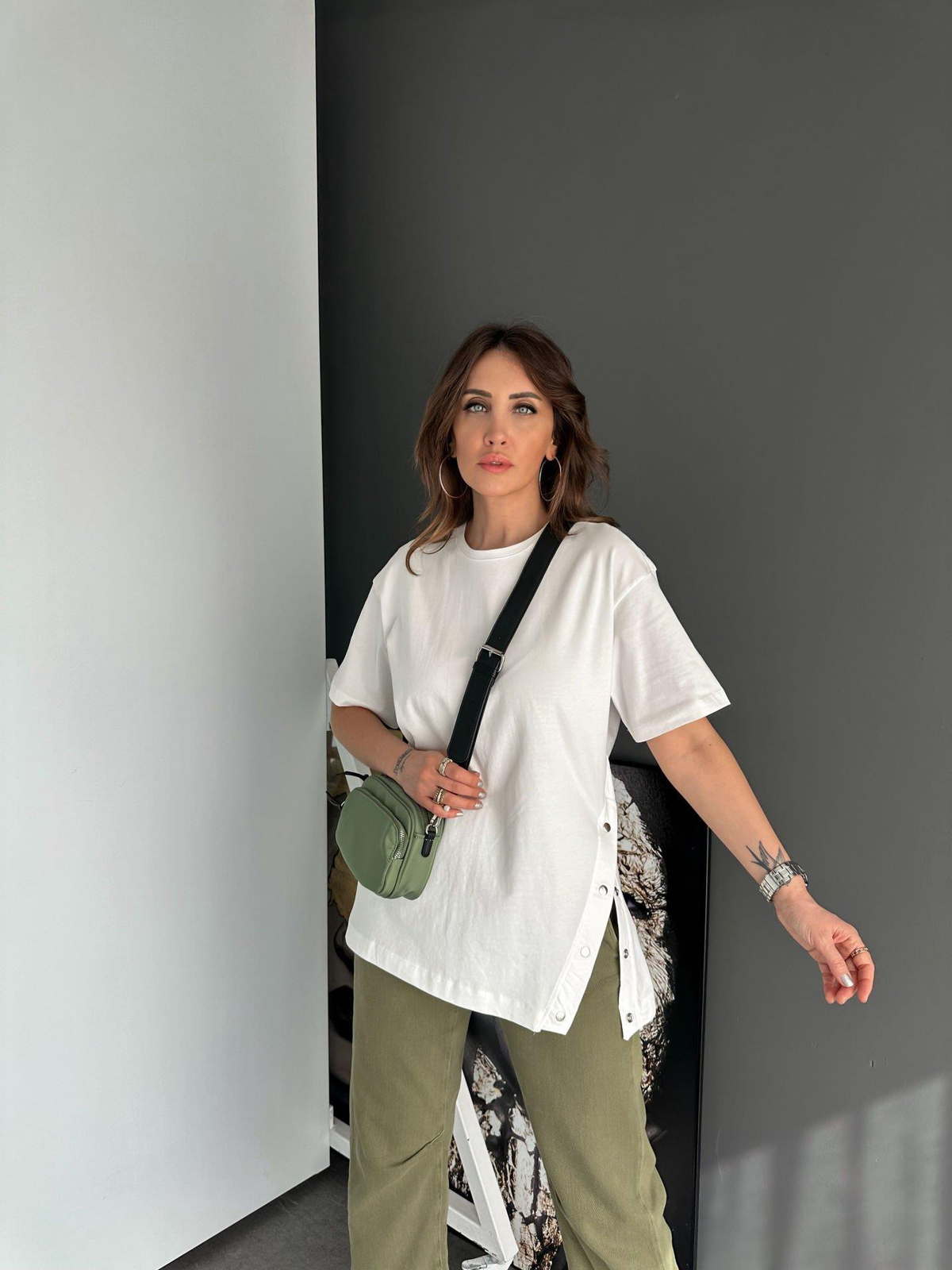 Beyaz Tek Yanı Çıtçıtlı Cotton Tshirt