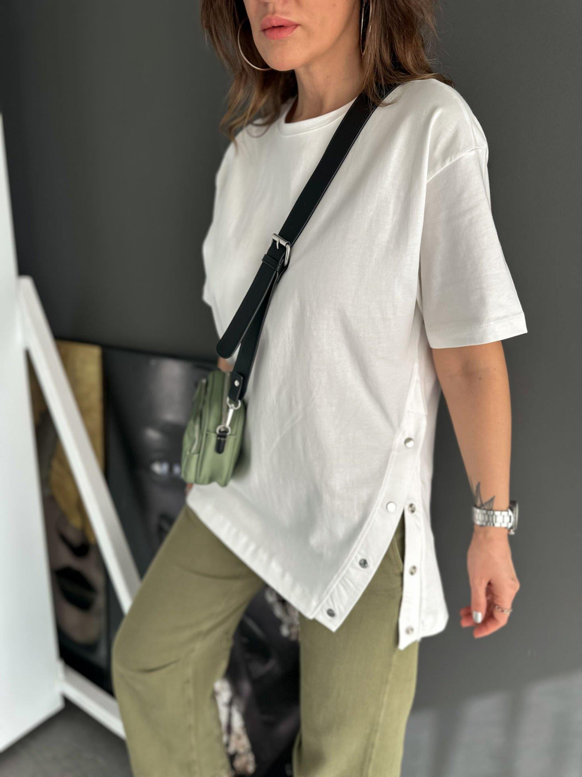 Beyaz Tek Yanı Çıtçıtlı Cotton Tshirt
