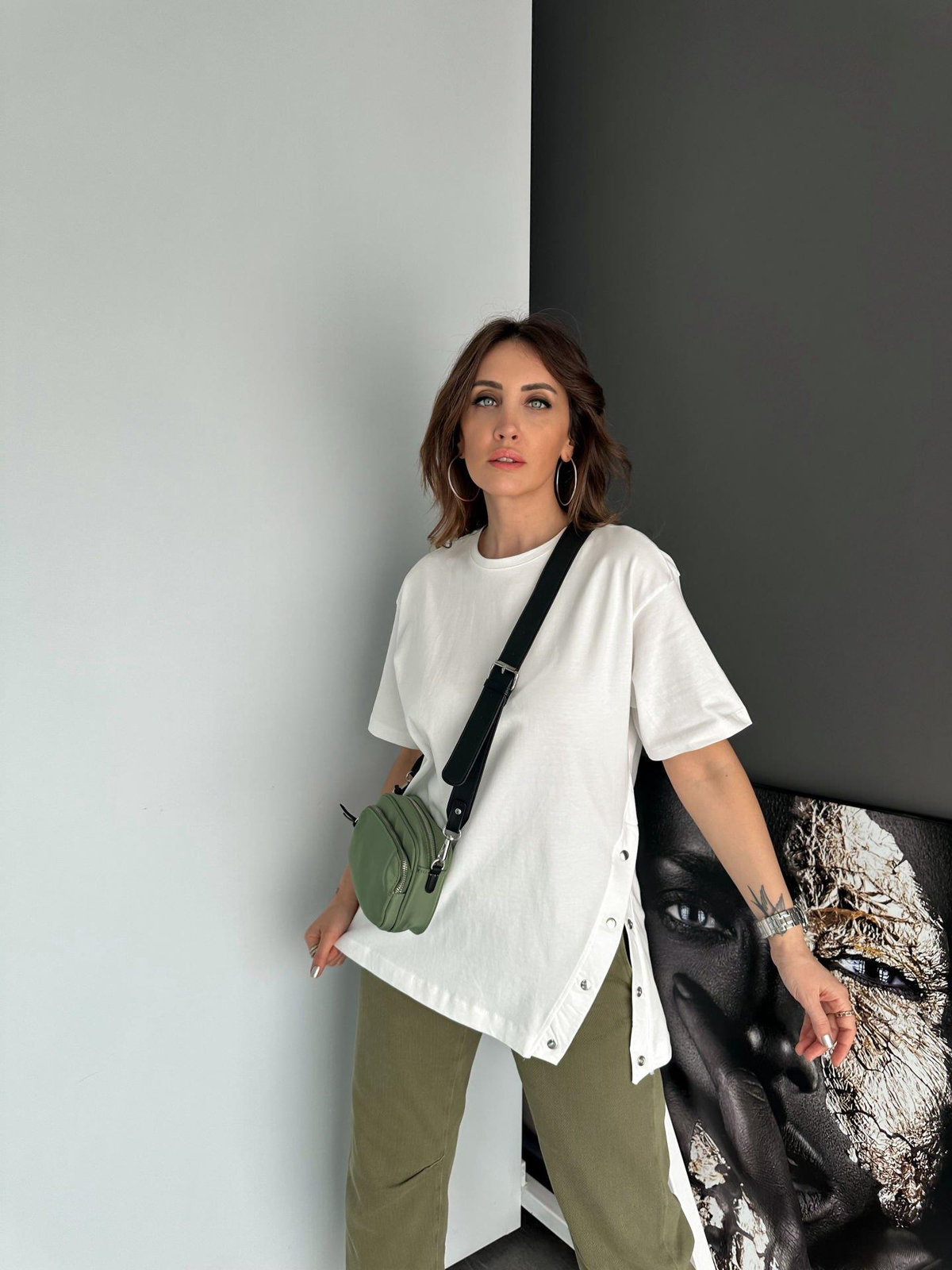 Beyaz Tek Yanı Çıtçıtlı Cotton Tshirt