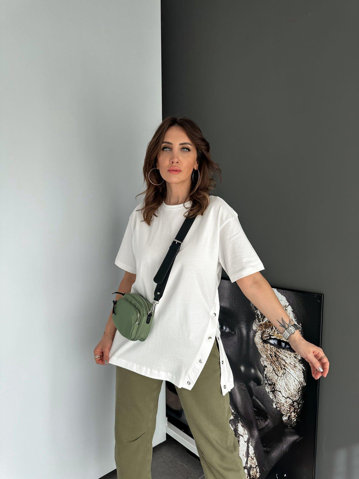Beyaz Tek Yanı Çıtçıtlı Cotton Tshirt