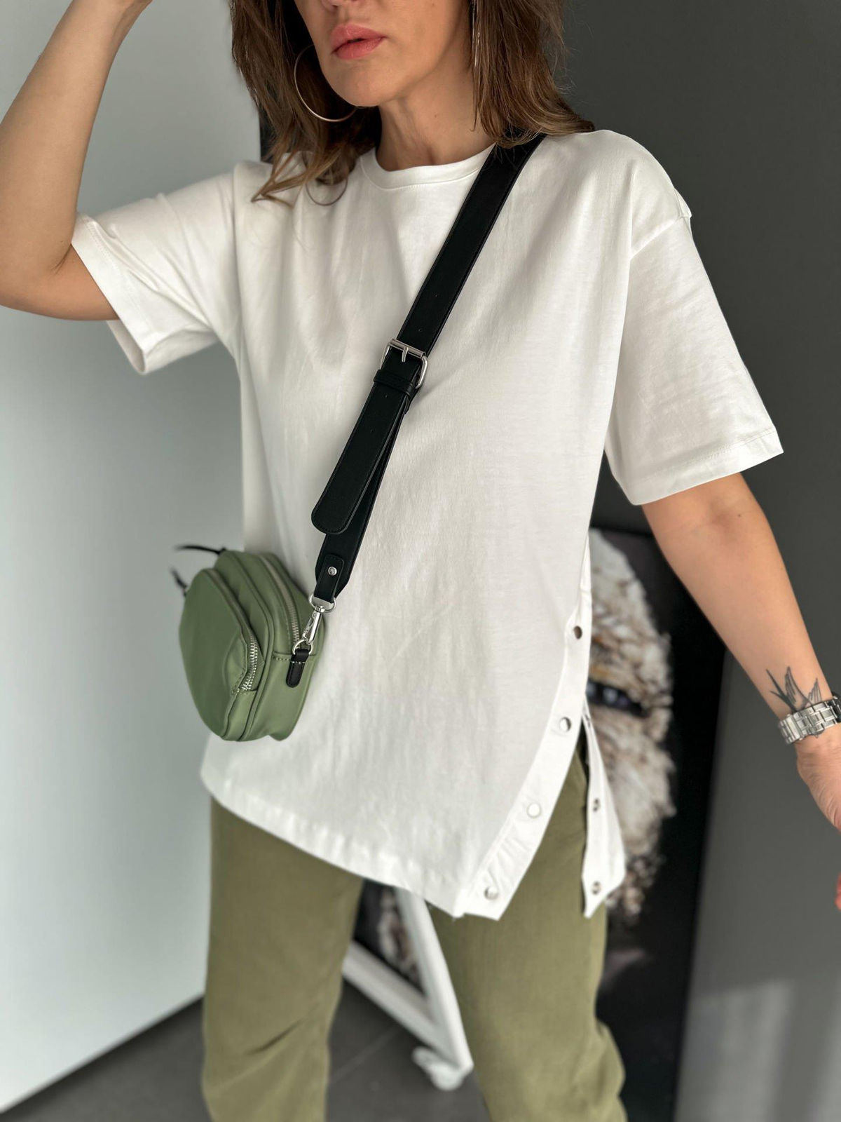 Beyaz Tek Yanı Çıtçıtlı Cotton Tshirt