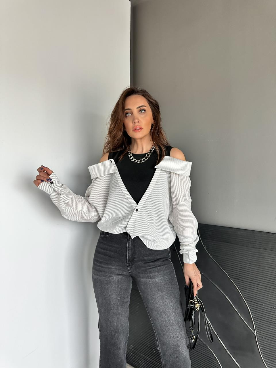 Beyaz Triko Atletli Tasarım Gömlek