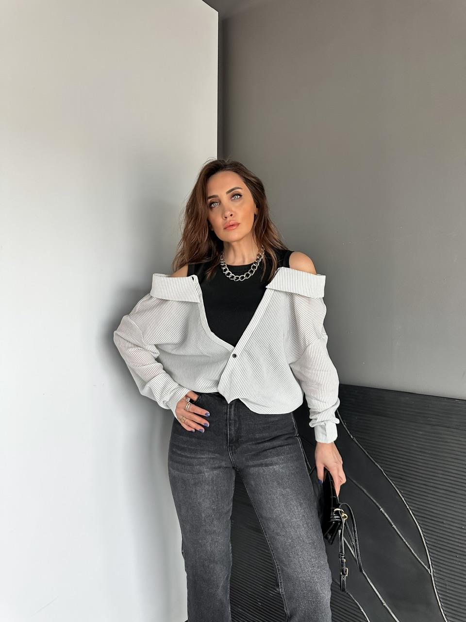 Beyaz Triko Atletli Tasarım Gömlek
